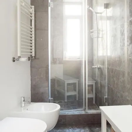 アパート Spacious Modern Flat In The Estrela District With Parking リスボン