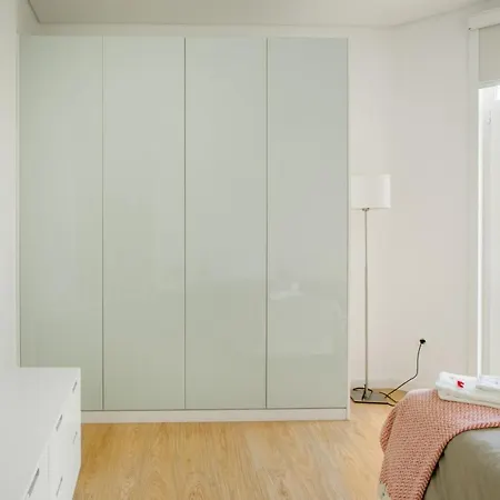 Spacious Modern Flat In The Estrela District With Parking アパート