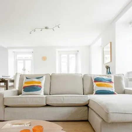 Spacious Modern Flat In The Estrela District With Parking アパート