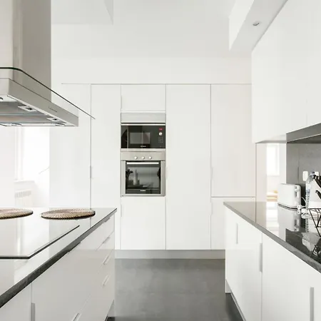 Spacious Modern Flat In The Estrela District With Parking
