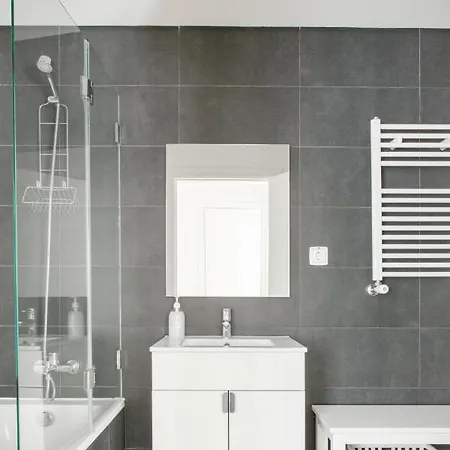 Spacious Modern Flat In The Estrela District With Parking Apartamento Lisboa